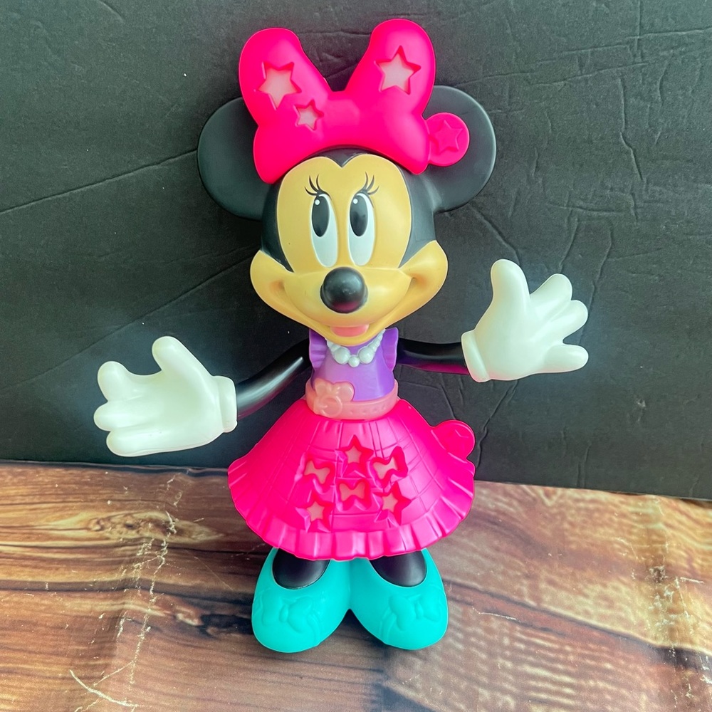 Disney Minnie Mouse 10" Posable Plastic Figure Mattel 2017 Toy with 3 outfits